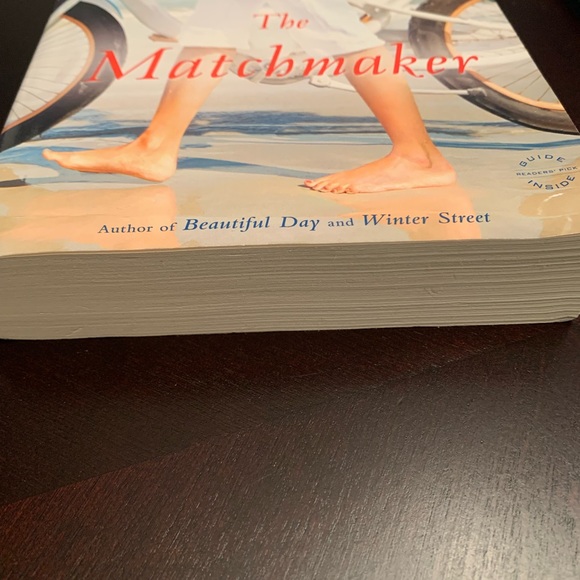 Book-Elin Hilderbrand “The Matchmaker” - Picture 3 of 3